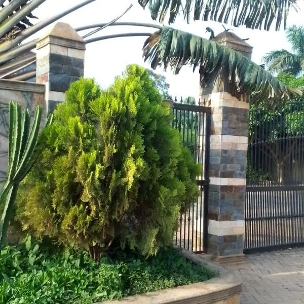 Shoebill Roost Hotel, מלון באנטבה