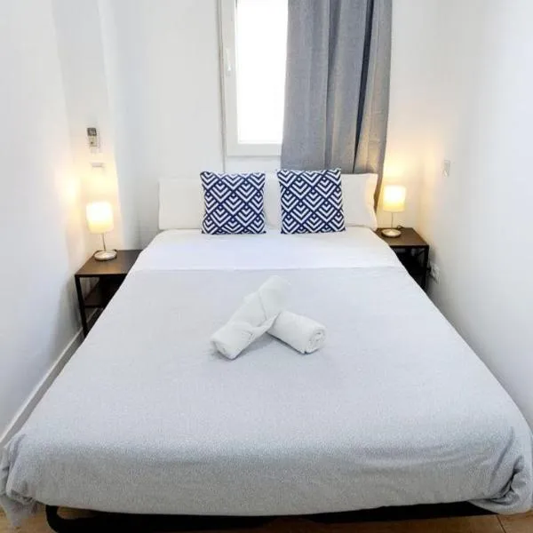 AYZ Joaquín Pol - Auto check-in property – hotel w Madrycie