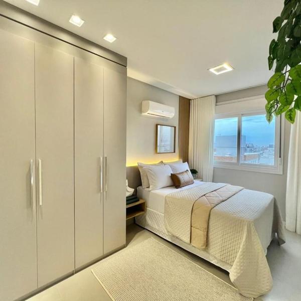 Excelente localização e acomodação, apartamento novo, próximo ao mar - Foto 2