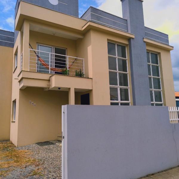 Casa térrea a 200 m da praia, 2 quartos, área gourmet exclusiva