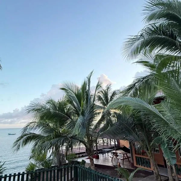 Las Palmeras OceanView Hotel and Dive Center, מלון בליטל קורן איילנד