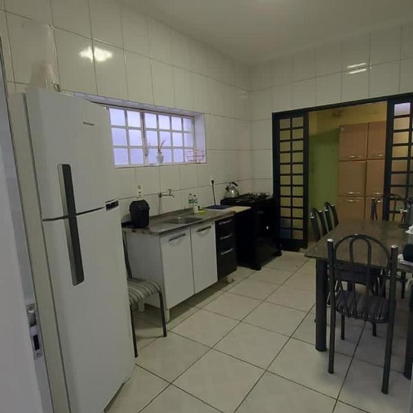 Casa individual aconchegante em bairro central - Foto 3