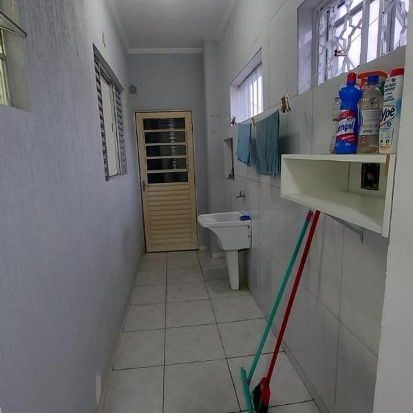 Casa individual aconchegante em bairro central - Foto 4