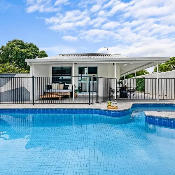 The Boho Casa - Beachside Retreat with Pool, Hotel in Darwin