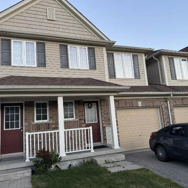Gorgeous 3-Bedroom 3Bathroom house, hotel en Kitchener