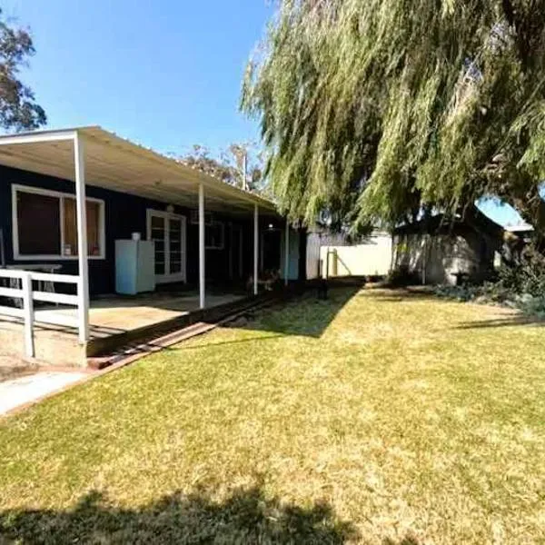 7 Salty Air Beach Shack Pets OK 350m to the beach!، فندق في Falcon