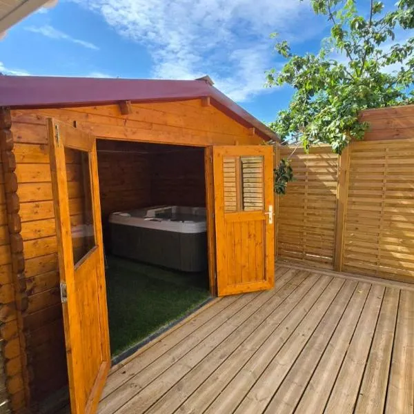 Le Gîte de Clément avec Spa privatif, hotel a Courset