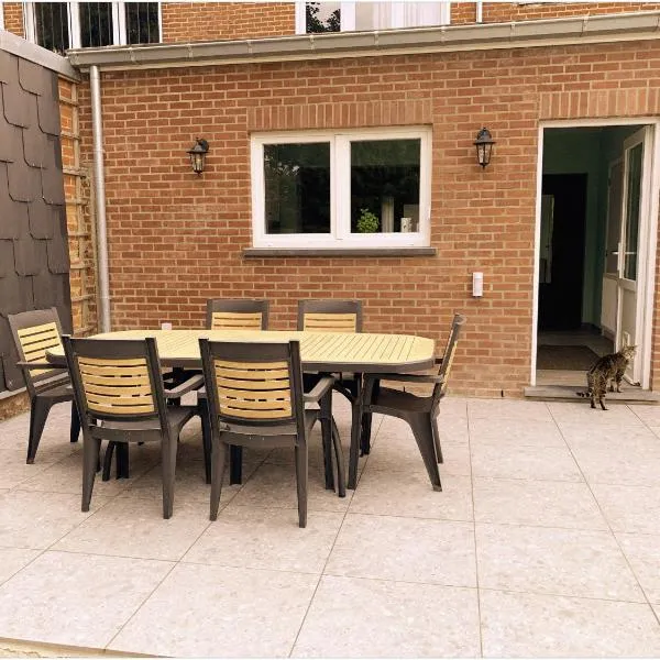 Chambre dans habitat partagé chez Séverine, хотел в Нивел