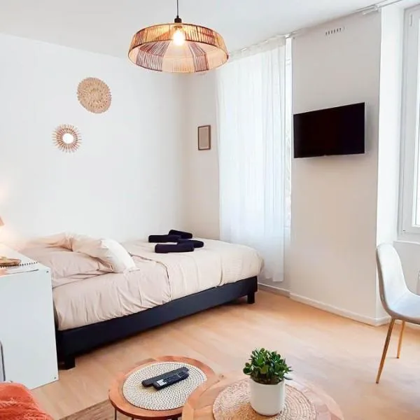 L'Ecrin du Château Séjour à 2, études, professionnels à CAEN Studio calme face au Château linge et wifi inclus, hotel em Caen