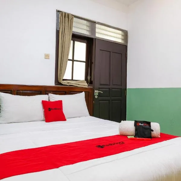 RedDoorz @ Soekarno Hatta 2, hotel in Malang