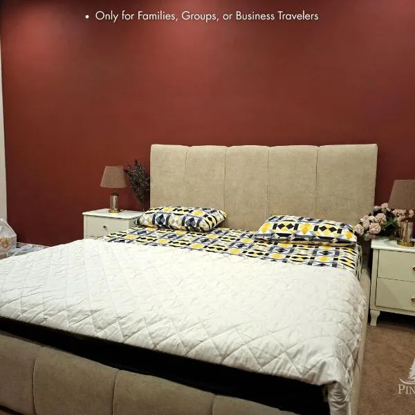 Pine Villa 4 Bedroom Fully Furnished Family House, hotel i Lahore