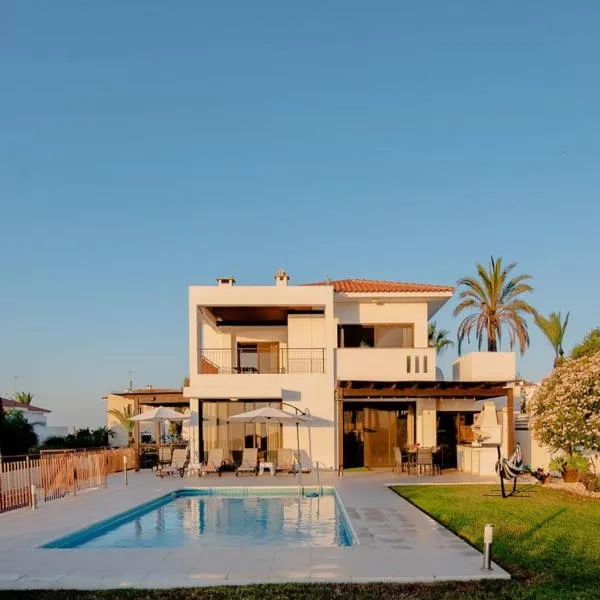 Villa Hera, готель у місті Ayios Theodhoros