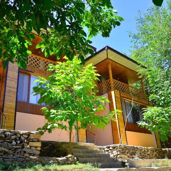 Uhum Mountain Guesthouse, hotel u gradu 'Yukary-Ukhum'