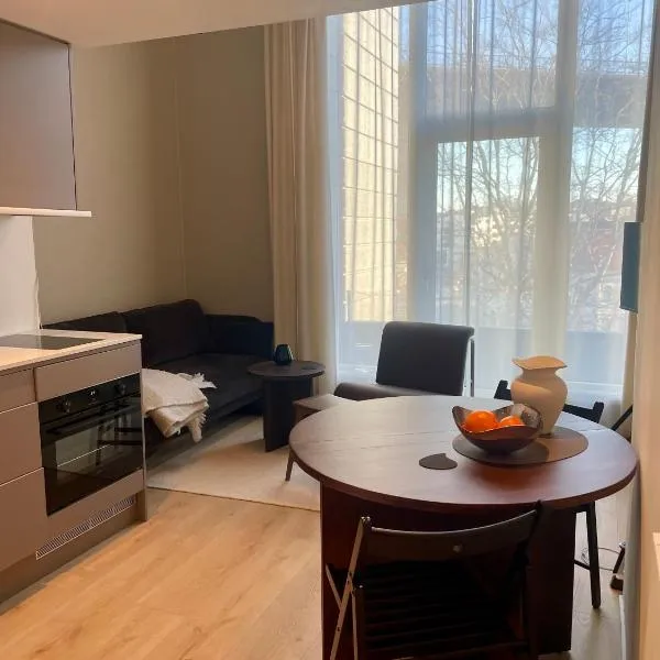 Downtown apartment with balcony, Hotel in Stavanger