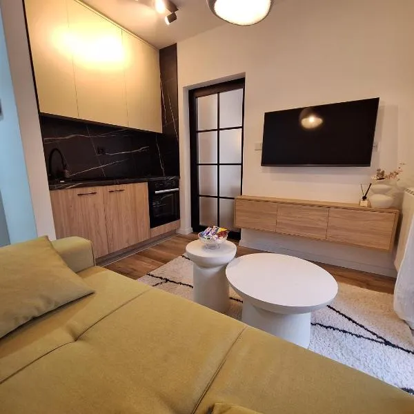 Urban Cube Apartment - Tuzla City Center، فندق في توزلا