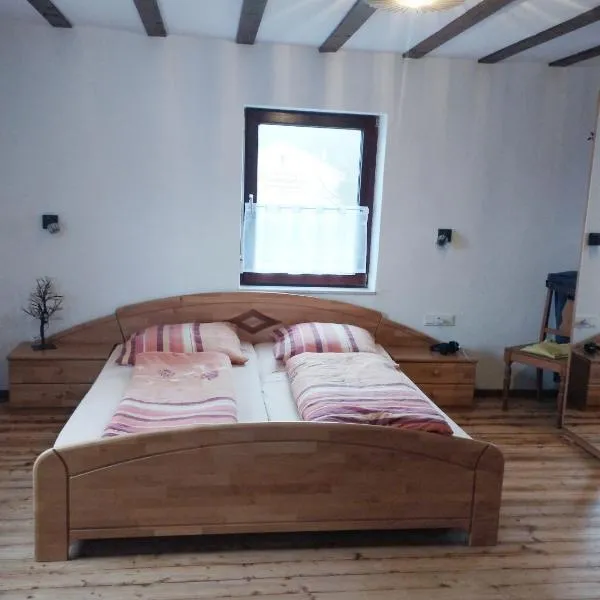 Ferien Monteur Wohnung Nikki, hotel in Argenthal
