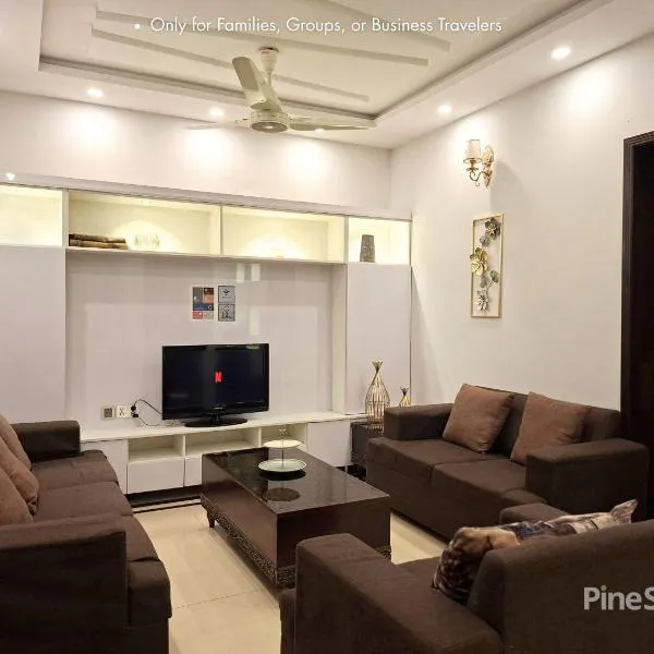 Pine Stay Premium 3 Bedroom Furnished Family Home, Hotel in Lahore