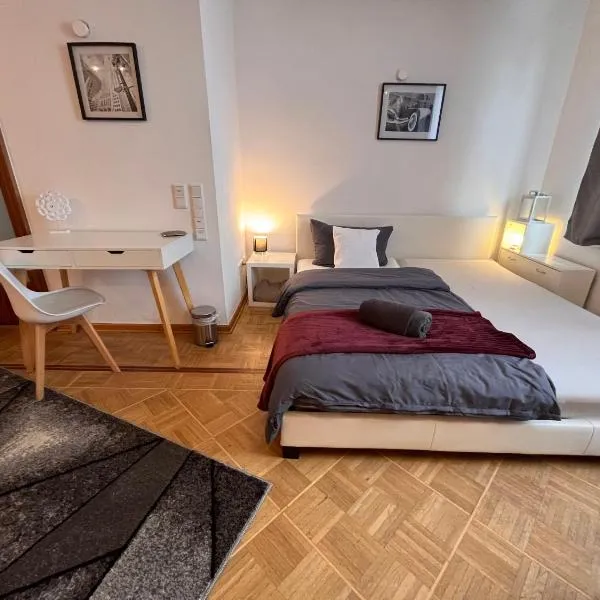 Grosses Apartment Aschaffenburg 4 Schlafzimmer für bis zu 11 Gäste AschaffApartment Mainaschaff, hotel en Mainaschaff