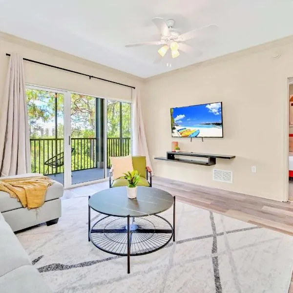 Modern 2BR Condo - Pool - Near Disney, hotel di Orlando