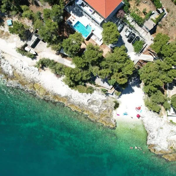 Slatine में, होटल Villa Rosea