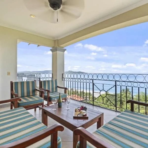 Stunning Condo with Panoramic Beach, Ocean, and Mountain Views in Playa Flamingo, hotel em Playa Flamingo