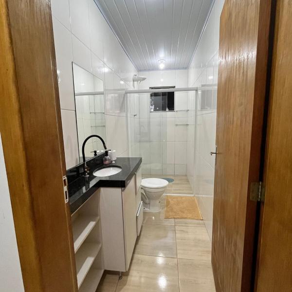 Casa completa e acolhedora, com garagem! - Foto 3