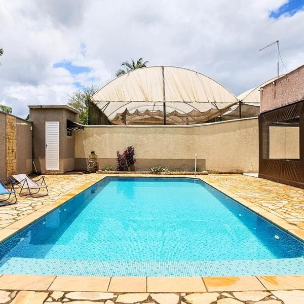 Casa confortável com piscina em Atibaia