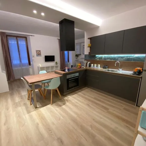 Casa FATA MELANIA-free parking-self check in โรงแรมในTavernerio