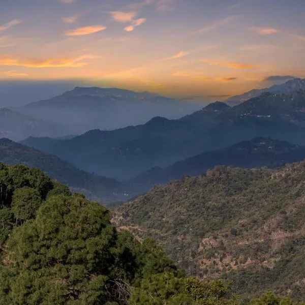 TreeHouse Kasauli by Chaitnya Homes: Kasauli şehrinde bir otel