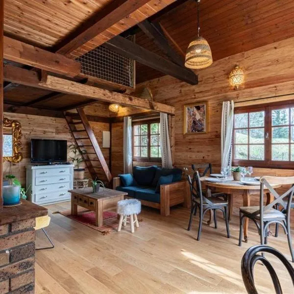 Petit chalet l Authentique Annecy, hotel u gradu Dingy-Saint-Clair