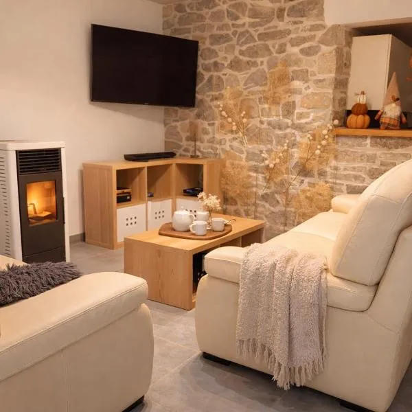 Gîte en pierre Au Chant des Roches、セルフォンテーヌのホテル