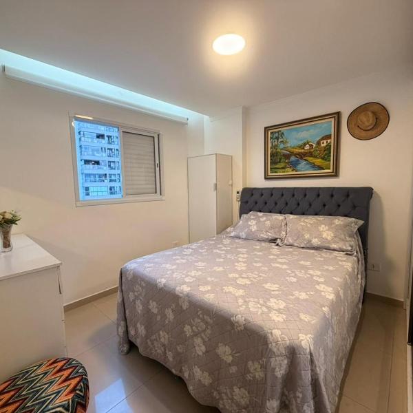 Moderno Apê à 150m da praia com churrasqueira e ar-condicionado - Foto 2