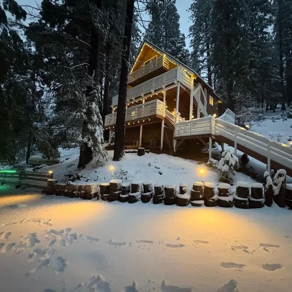 El Capitan Hideaway - A-Frame Cabin Yosemite West, Hotel in Yosemite West