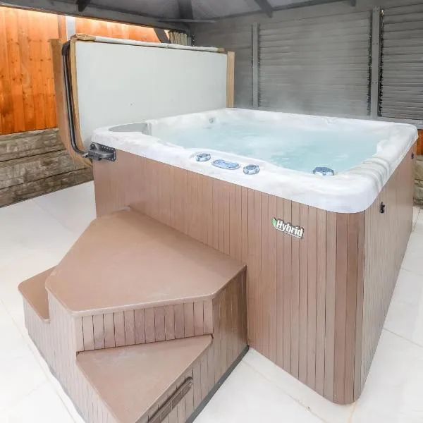 Hot Tub Hideaway, Private Retreat, khách sạn ở Walsall