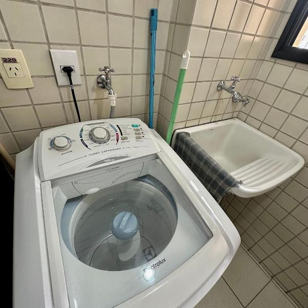 Flat 2 quartos, 2 banheiros, limpeza e vaga de garagem - UH72 - Foto 3