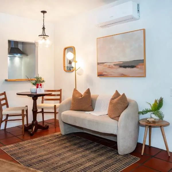 Cozy New - Casa Blanca Suite B1, hotel in Montecito