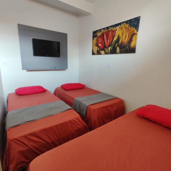 Quarto Triplo Comercial - Queen's Hotel - Foto 2
