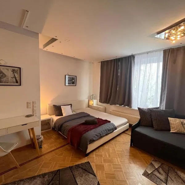 Grosses Apartment Aschaffenburg 4 Schlafzimmer für bis zu 11 Gäste AschaffApartment Mainaschaff, hotel en Mainaschaff