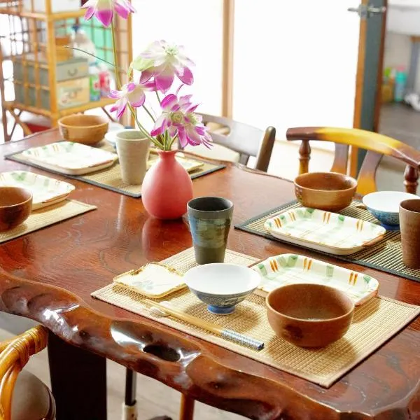 スキー場まで15分ー最大10人ーお餅つきー流しそうめんー花火ー五右衛門風呂ー心と身体が元気になる古民家民泊ーオモテナシロッジ悠遊, hotel Nakafuranóban