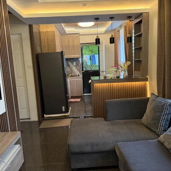 Bungalow small peaceful house, hotel u gradu 'Daanbantayan'