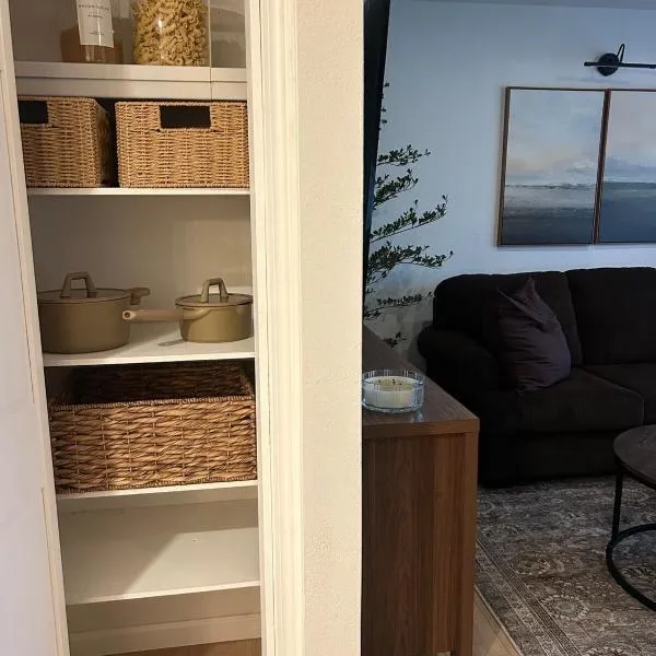 King suite and Hot Tub near the Greene, hotel u gradu Dejton