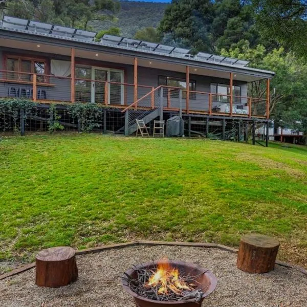 Don Valley Forest Escape Private Off Grid Stay, Hotel in Wesburn