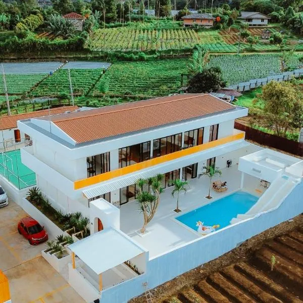 Villa Fortuna - CENDANA #Puncak Bogor, hotel di Situ 2