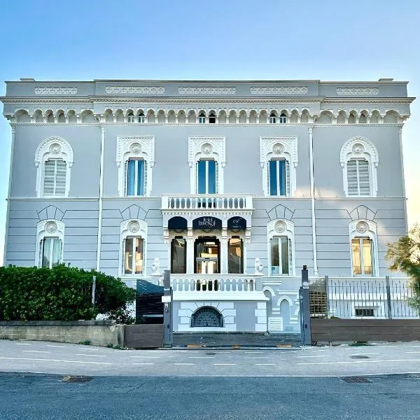 Hotel Universal, hotel em Livorno