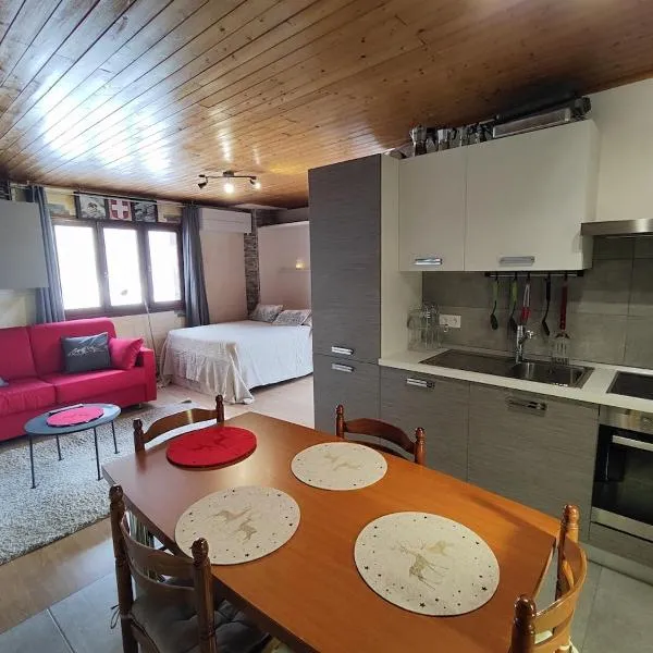 Chaleureux studio avec grande Terasse - Maurienne, hôtel à Modane