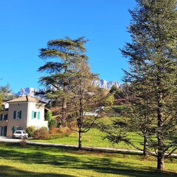 T2 indépendant dans maison Tout confort, hotell i Die