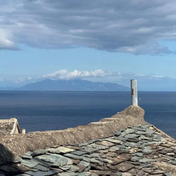 Tour XIIIe siècle, vue mer, Cap Corse, готель у місті Brando