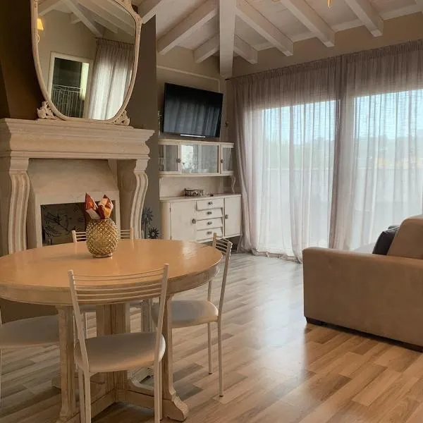 Penthouse Apartment Desenzano, hotel in Desenzano del Garda