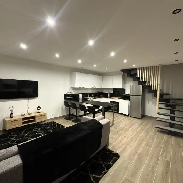 Cozy house, close to Bordeaux، فندق في إيزين