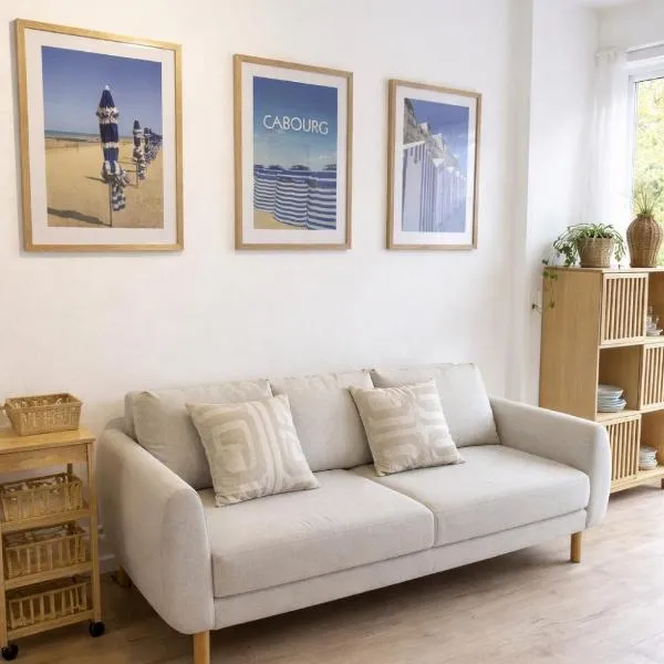 Appartement deux pièces élégant avec Vue sur Parc - Plage & Centre-Ville à Pied, hôtel à Cabourg